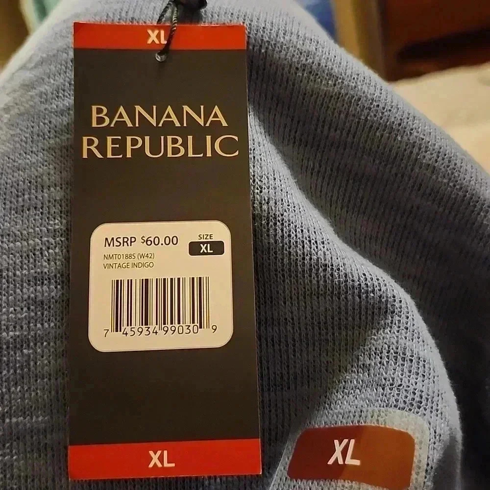 Mens Banana Republic sweater - Picture 2 of 2